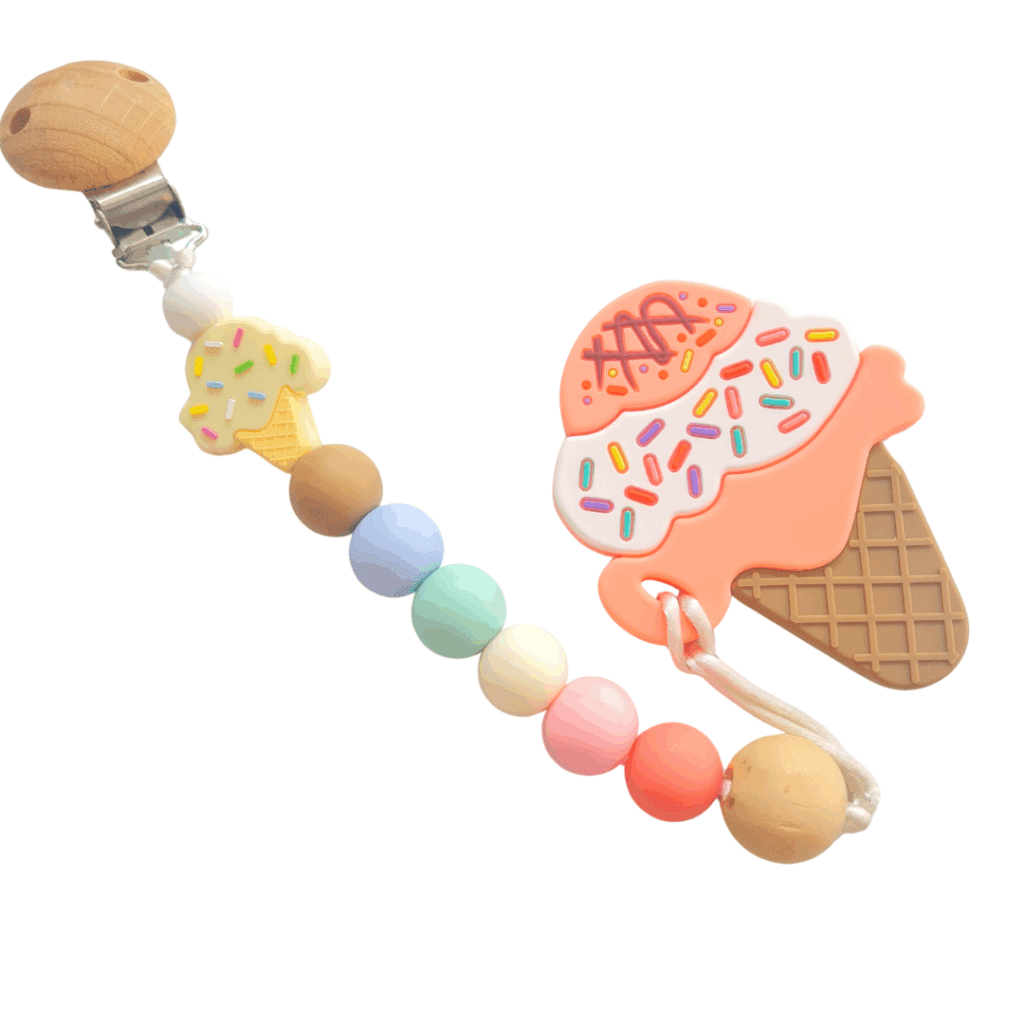 Chupetero con mordedor de silicona en forma de helado, con texturas en la parte posterior para aliviar las encías del bebé.
