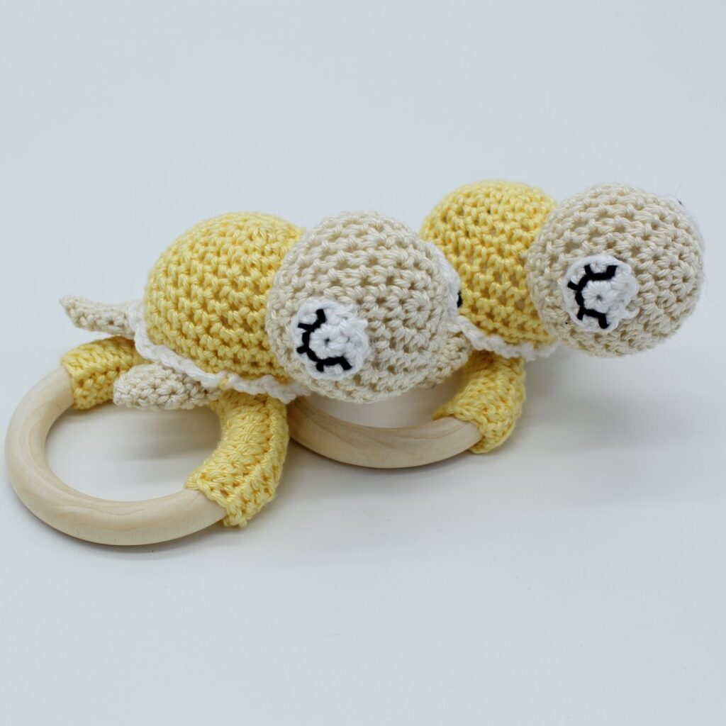 sonajero crochet para bebé - Mordedor de ganchillo - Tortuga amarilla