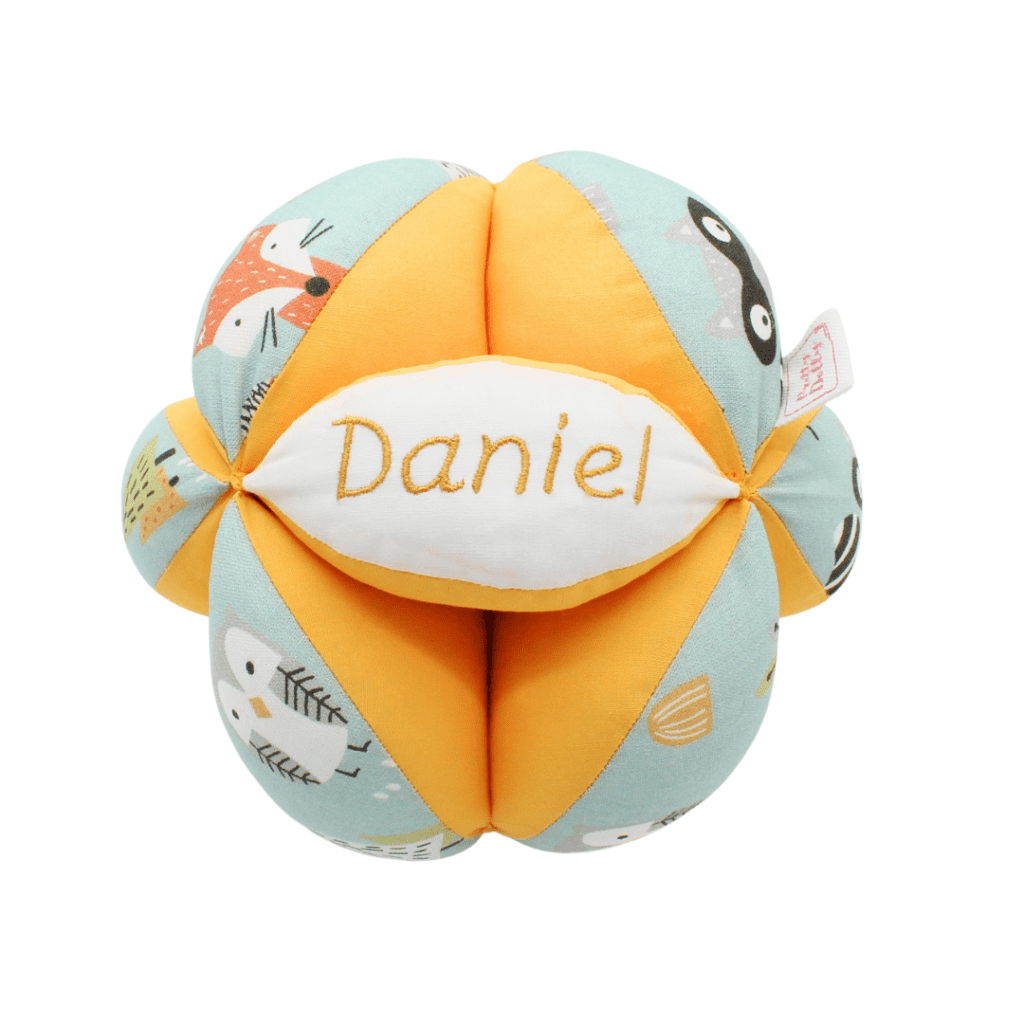 Pelota educativa de tela con textura suave, ideal para el desarrollo motor.