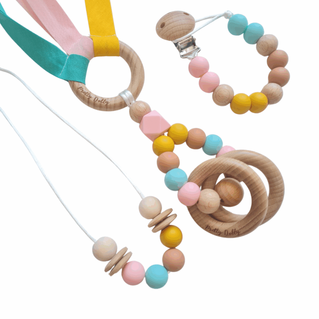 Pack de mordedor, chupetero y collar de lactancia en tonos cálidos con tres texturas sensoriales